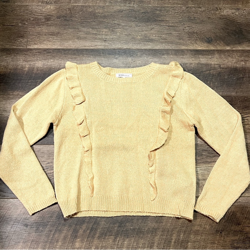 Woman’s tan BCBG ruffle front sweater size m EUC